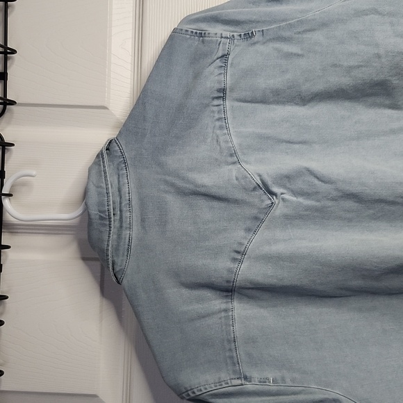 Levi's Women's Demin Western Fit Pearl Snap Button Down Shirt Size 1X - Picture 8 of 10